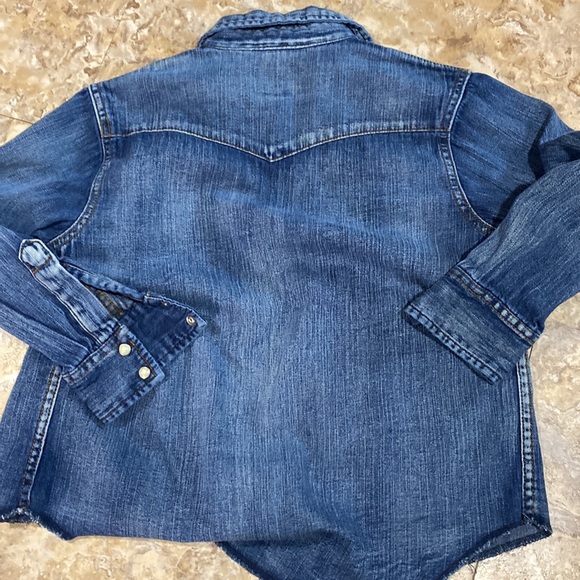 Kids medium wrangler denim shirt with snap buttons (551/1) - Picture 7 of 11